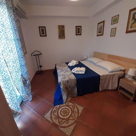 A Due Passi.... Hotel Mazzeo Exterior photo