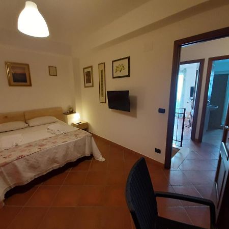 A Due Passi.... Hotel Mazzeo Exterior photo