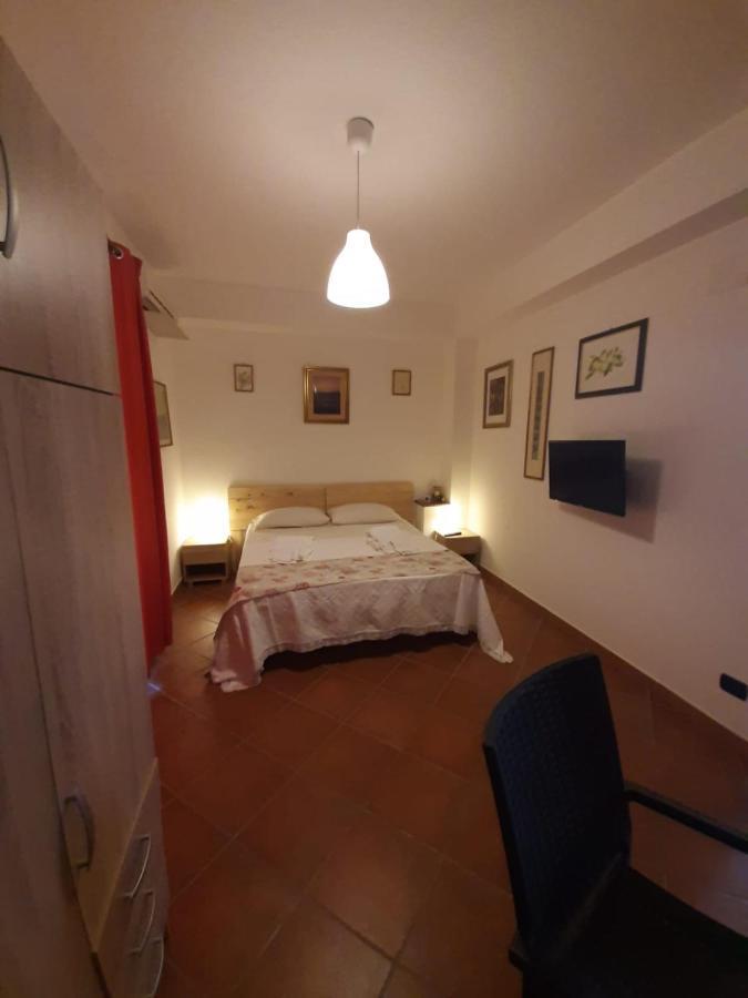 A Due Passi.... Hotel Mazzeo Exterior photo