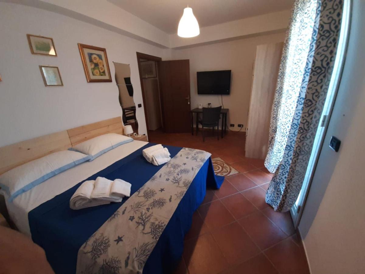 A Due Passi.... Hotel Mazzeo Exterior photo