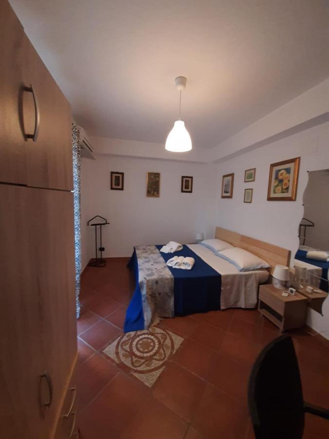 A Due Passi.... Hotel Mazzeo Exterior photo