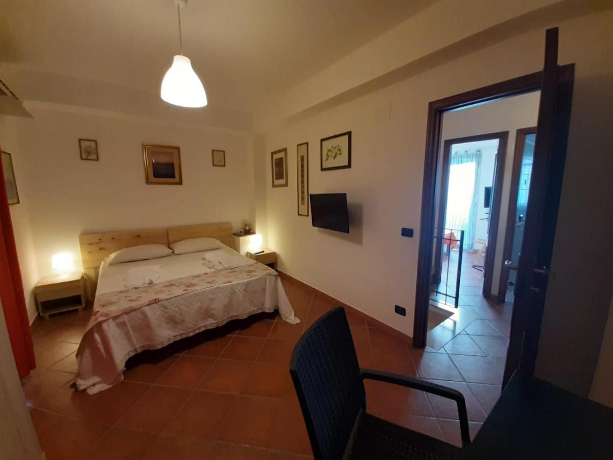 A Due Passi.... Hotel Mazzeo Exterior photo