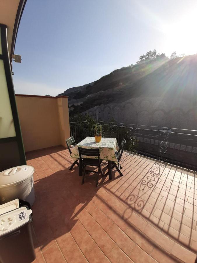A Due Passi.... Hotel Mazzeo Exterior photo